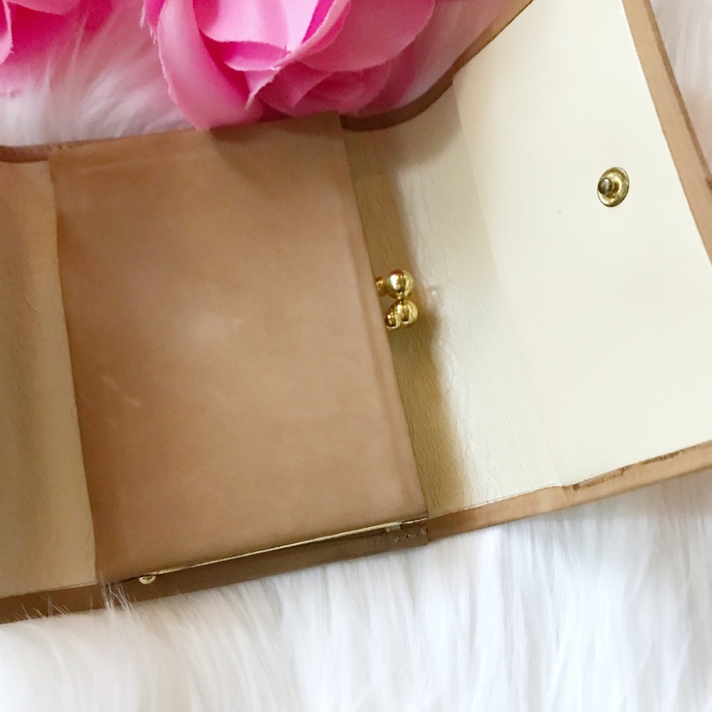 Paris Presents Coin Wallet - Picture 6 of 8